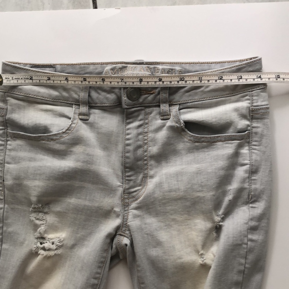 American Eagle Light Grey distressed Jeans Size 6 Super Stretch - Picture 9 of 11